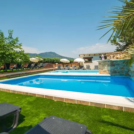 Szálloda Avellaneda Navahonda